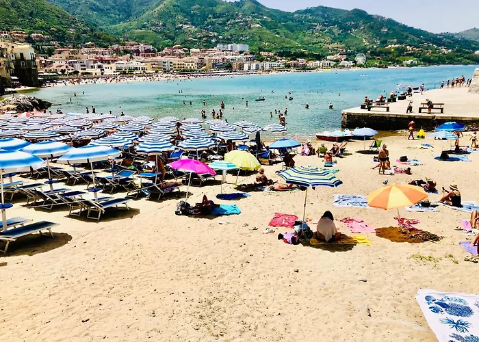 Konukevi Re Borbone Cefalù